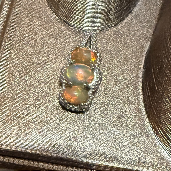 925 Ethiopian fire Opal Triple Stone Drop Pendant Necklace - Picture 10 of 12